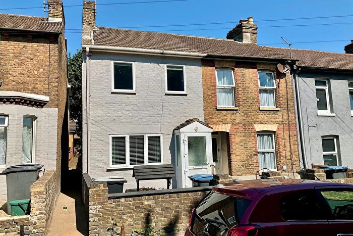 2 Bedroom End Terrace House For Sale In Coombe Valley Road, Dover, CT17