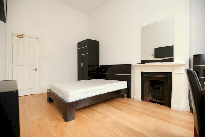 2 Bedroom Apartment To Rent In (£pppw)Grainger Street, City Centre, Newcastle Upon Tyne, NE1