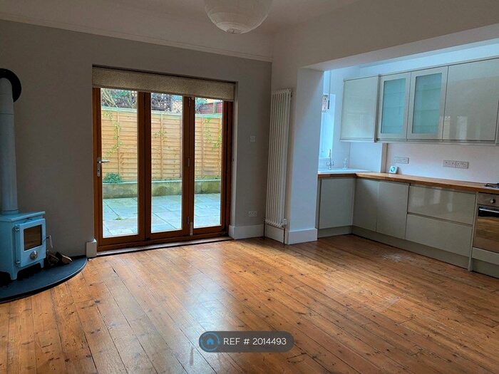 2 Bedroom Flat To Rent In Dumbarton Road, London, SW2