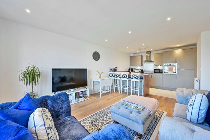 2 Bedroom Flat For Sale In Kingston Road, Wimbledon, London, SW20