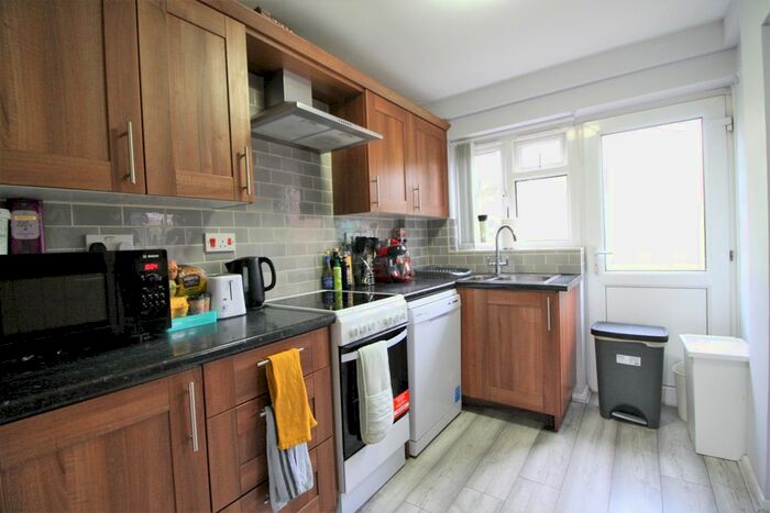 3 Bedroom Maisonette To Rent In Margaret Road, Exeter, EX4