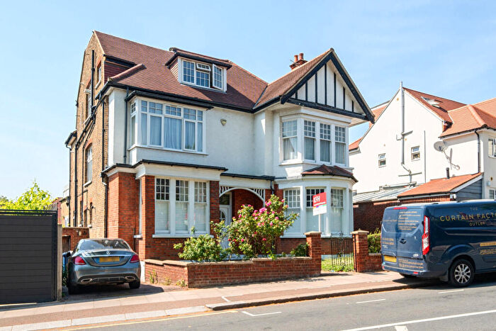 2 Bedroom Flat For Sale In Nether Street, London, N12