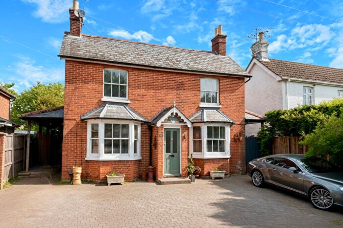 4 Bedroom Detached House For Sale In Mill Lane, Yateley, GU46