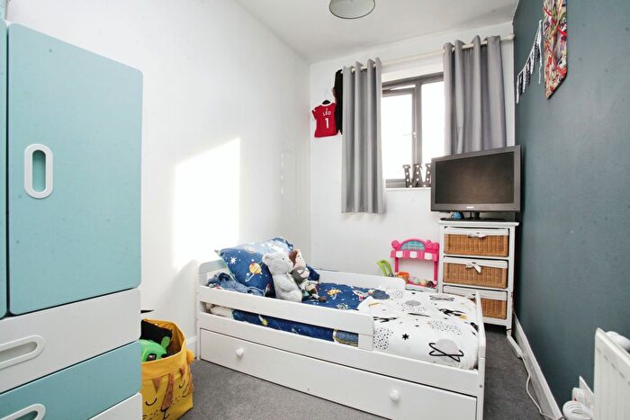 3 Bedroom Terraced House For Sale In Hilton Avenue, Nuneaton, Warwickshire, CV10