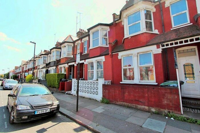 Studio To Rent In Dowsett Road, Tottenham, London, N17