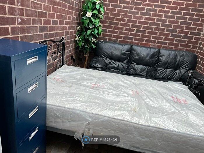 1 Bedroom Studio To Rent In Victoria Park, Manchester, M14