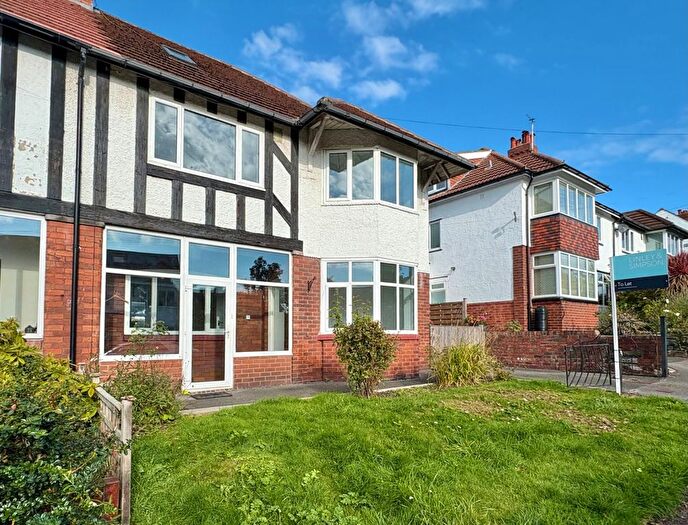 4 Bedroom Semi-Detached House To Rent In Moor Park Avenue, Headingley, Leeds, LS6