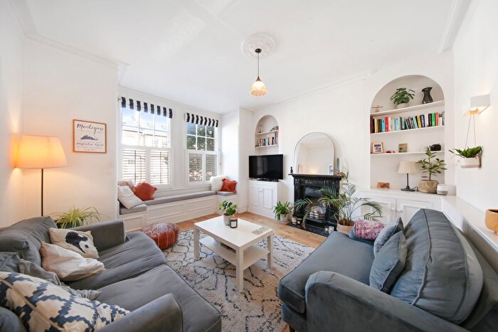 2 Bedroom Flat To Rent In Queenstown Road, Battersea, SW8