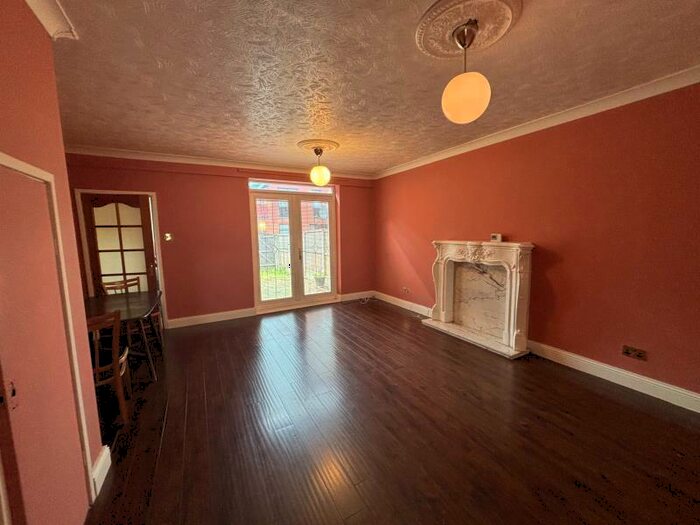 3 Bedroom Terraced House To Rent In Weybridge Road :: New Islington, M4