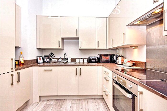 2 Bedroom Flat To Rent In Victoria Avenue, SS2