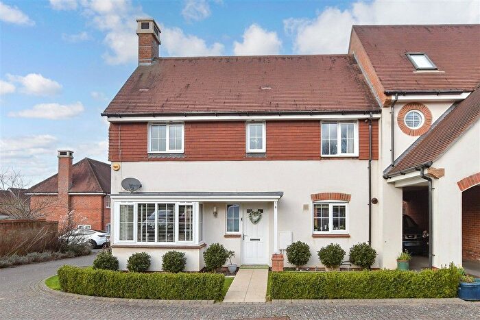 3 Bedroom Semi-Detached House For Sale In Beeches Way, Faygate, Horsham, West Sussex, RH12