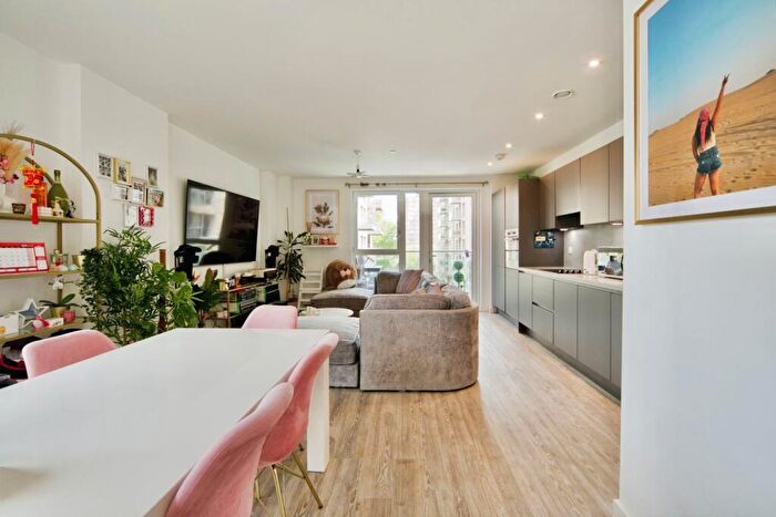 3 Bedroom Flat For Sale In Thunderer Street, Upton Park, London, E13