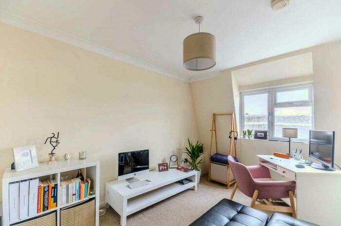 1 Bedroom Apartment To Rent In Battersea Park Road, London, SW11