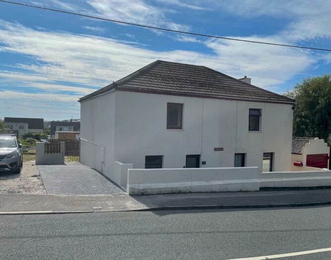 2 Bedroom House To Rent In Phernyssick Road, St Austell, PL25