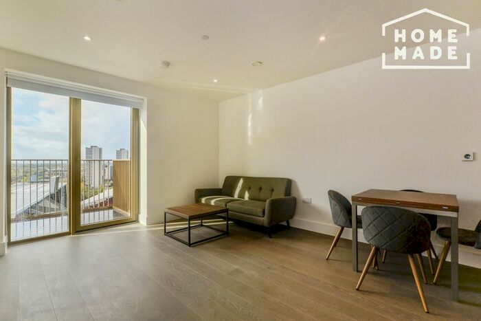 2 Bedroom Flat To Rent In Capital Interchange Way, Brentford, TW8