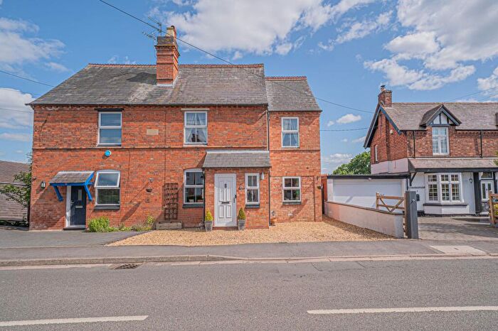 4 Bedroom Semi-Detached House For Sale In Shrewley Common, Shrewley, CV35