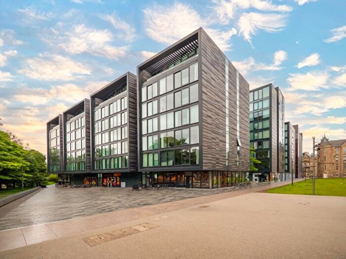 2 Bedroom Flat For Sale In / Simpson Loan, Edinburgh, EH3