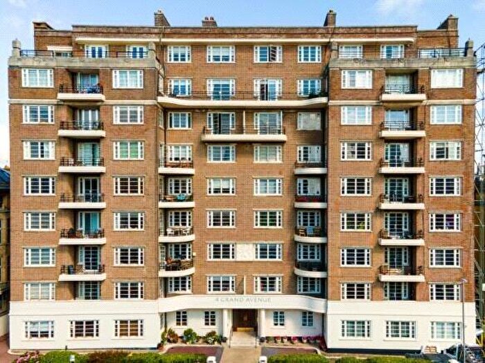 3 Bedroom Flat To Rent In Grand Avenue, Hove, East Sussex, BN3