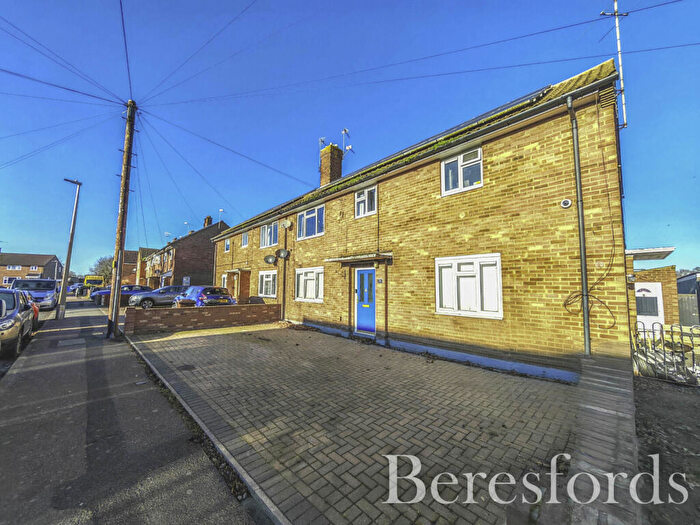 2 Bedroom Maisonette For Sale In Monkwick Avenue, Colchester, CO2
