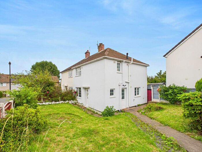 3 Bedroom Semi Detached House For Sale In Cinderhill Grove, Gedling, Nottingham, NG4