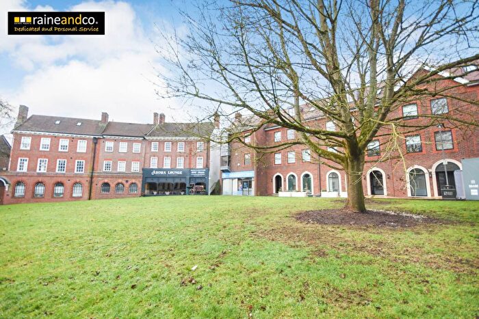 1 Bedroom Flat For Sale In Blackhorse House, Salisbury Square, AL9