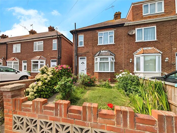3 Bedroom End Of Terrace House For Sale In Cecil Avenue, Sheerness, Kent, ME12