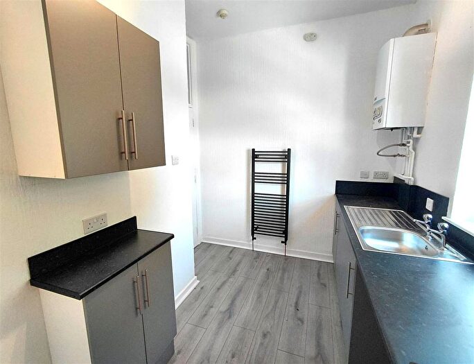 2 Bedroom Flat To Rent In Laws Street, Pembroke Dock, SA72