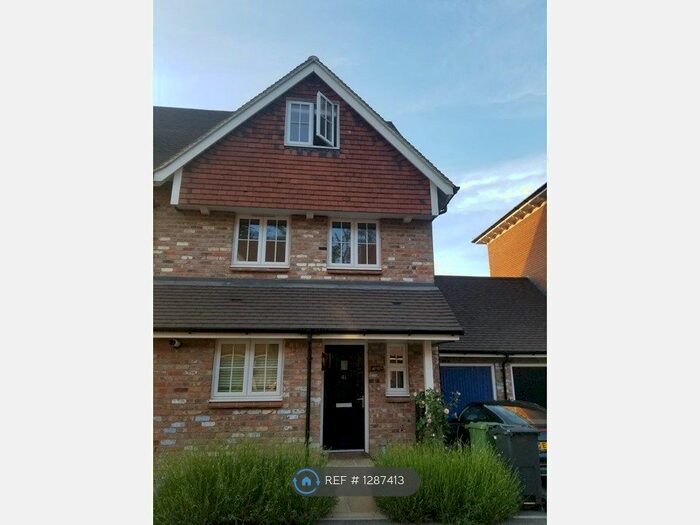4 Bedroom Semi-Detached House To Rent In Woodland Way, Hastings TN34