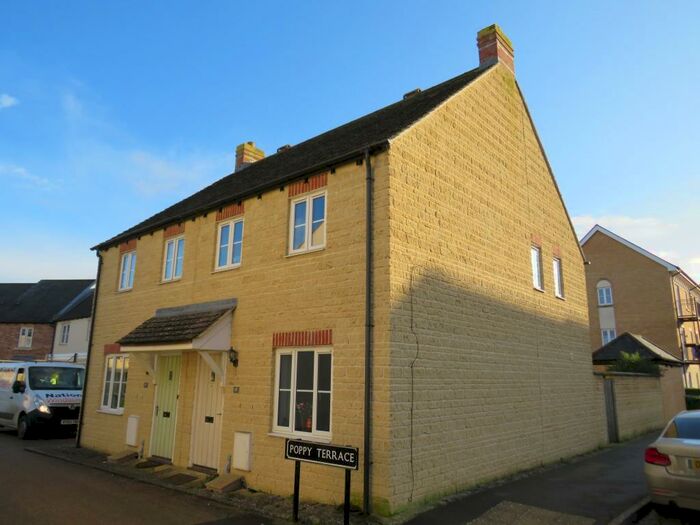 3 Bedroom House To Rent In Poppy Terrace, Carterton, OX18