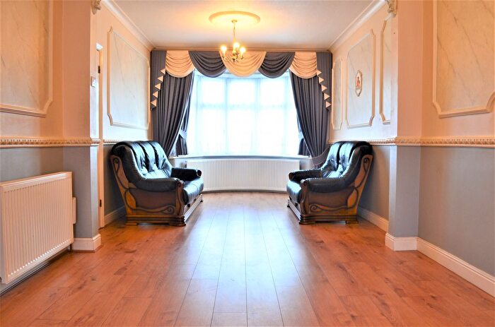 5 Bedroom Terraced House To Rent In Tiverton Avenue, Clayhall, IG5