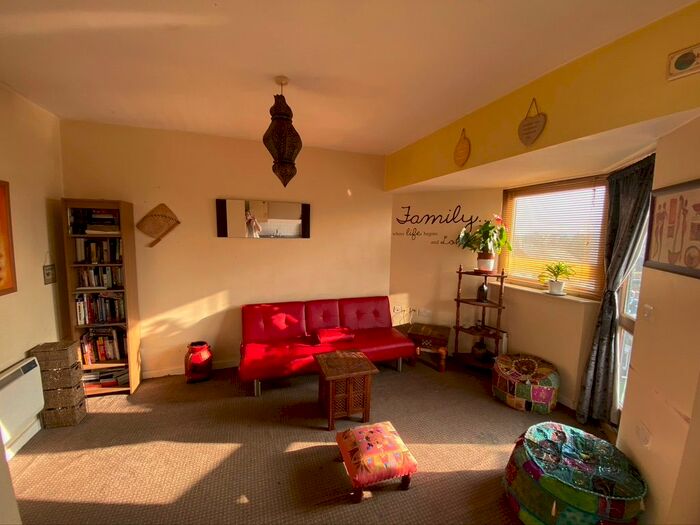 1 Bedroom Flat To Rent In New Road, Bedfont, Feltham, TW14