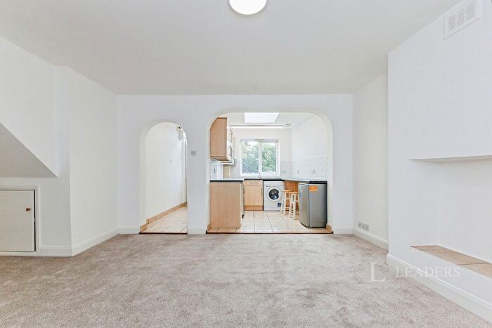 2 Bedroom Flat To Rent In Craddocks Parade, Ashtead, Surrey, KT21