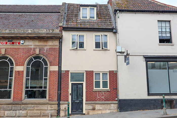 2 Bedroom Terraced House For Sale In High Street, Calne, SN11