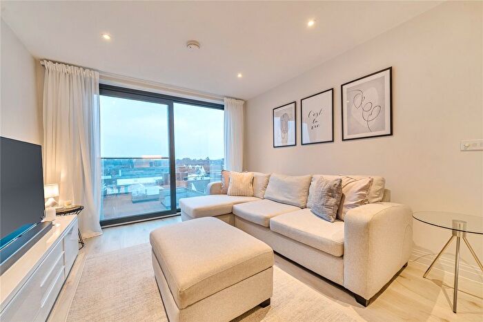 2 Bedroom Flat For Sale In Pembroke Broadway, Camberley, Surrey, GU15