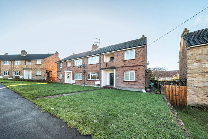 2 Bedroom Maisonette For Sale In Reeves Crescent, Swanley, Kent, BR8