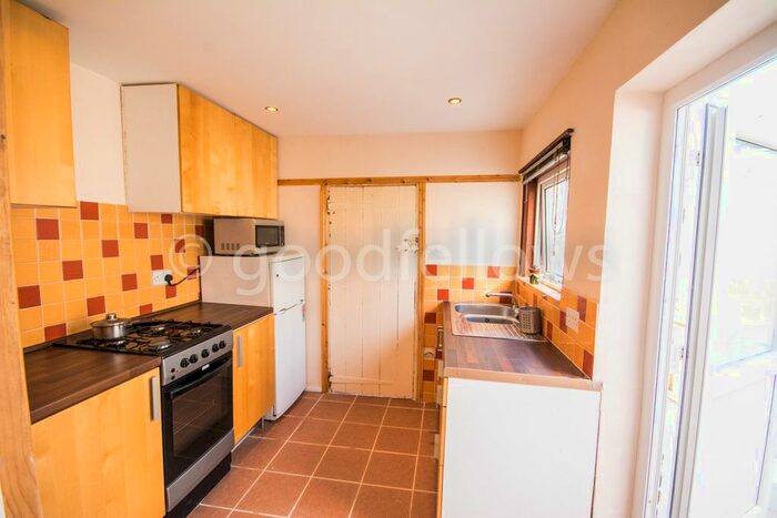 1 Bedroom Flat To Rent In Crown Lane, Morden, Surrey, SM4