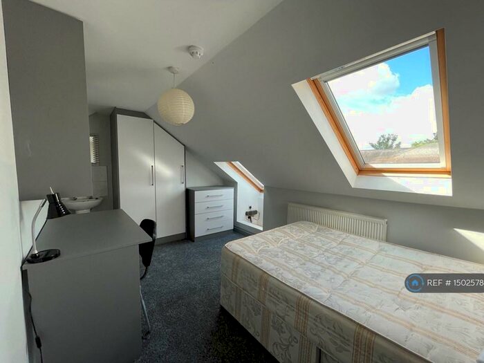 6 Bedroom Terraced House To Rent In Donnington Road, Reading, RG1