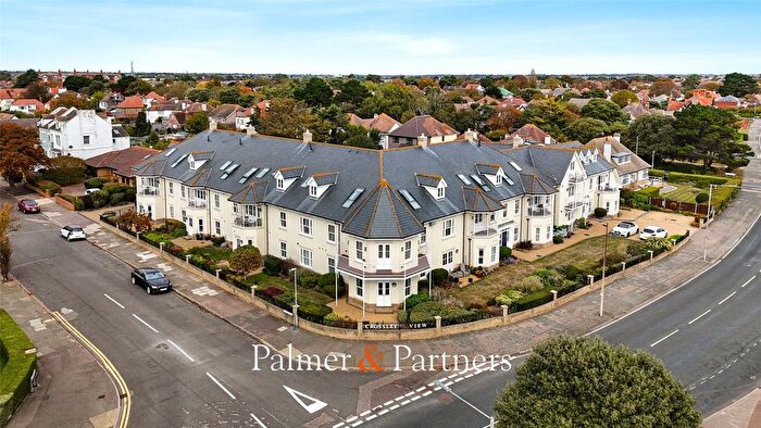 2 Bedroom Flat For Sale In Marine Parade East, Clacton-On-Sea, Essex, CO15