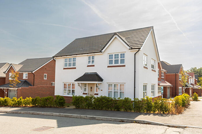 4 Bedroom Detached House For Sale In Cae Onnen, Wrexham, LL11