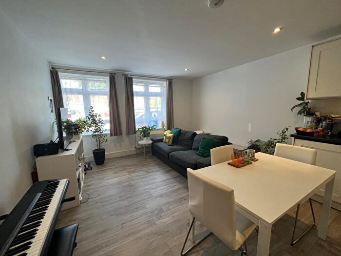 2 Bedroom Apartment To Rent In Montem Road, New Malden, KT3