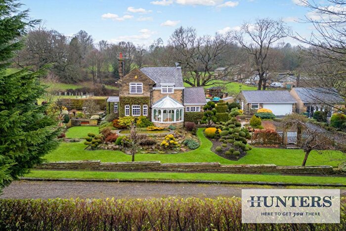 3 Bedroom Detached House For Sale In Acacia Park Terrace, Rawdon Border, BD10