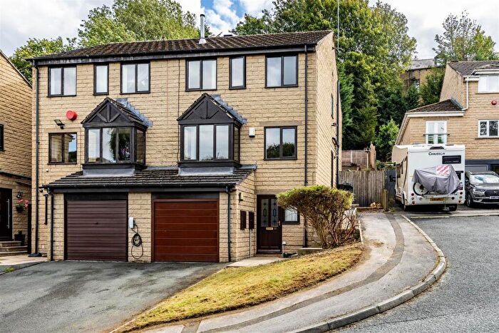 3 Bedroom Semi-Detached House For Sale In Croft Gardens, Huddersfield, HD2