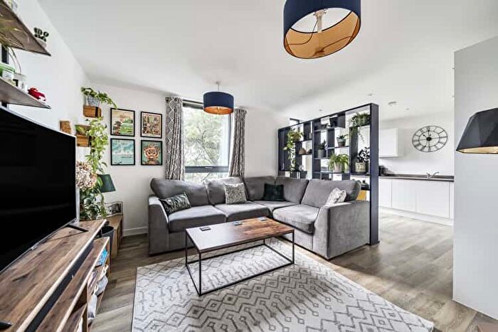 2 Bedroom Flat For Sale In Queens House, Twickenham, London, TW1