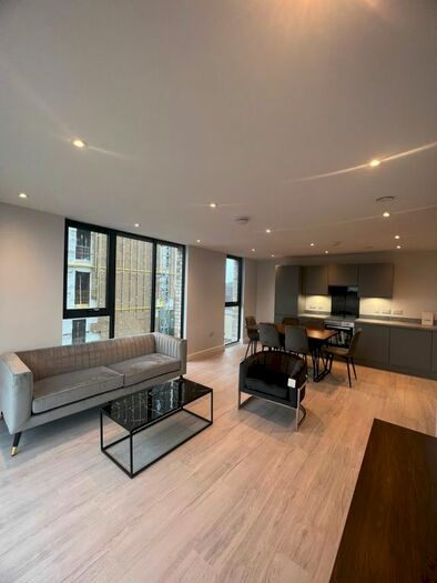 3 Bedroom Flat To Rent In Oldfield Road, Salford, M5