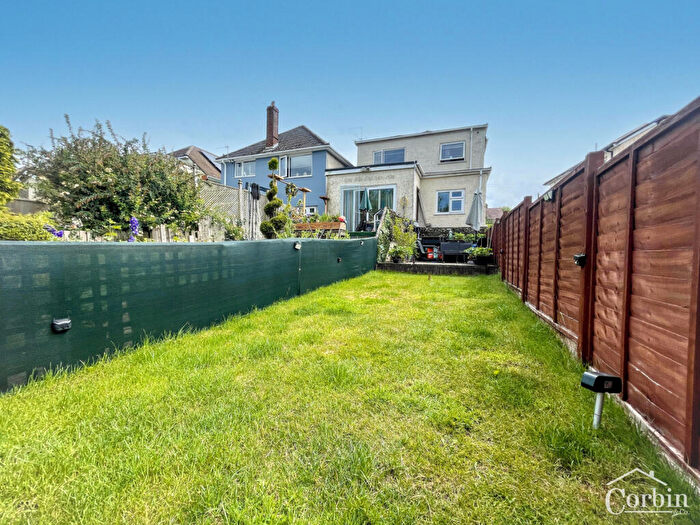 2 Bedroom Flat For Sale In Wimborne Road, Bournemouth, BH11