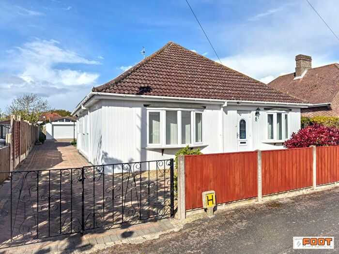 3 Bedroom Detached Bungalow For Sale In Beech Grove, Hayling Island, PO11