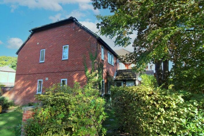 1 Bedroom Maisonette To Rent In Vesey Close, Farnborough, Hampshire, GU14