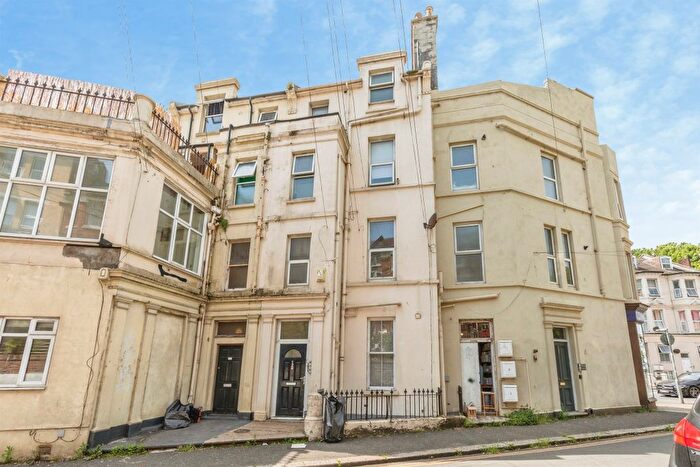 1 Bedroom Flat For Sale In Queens Road, Hastings, TN34