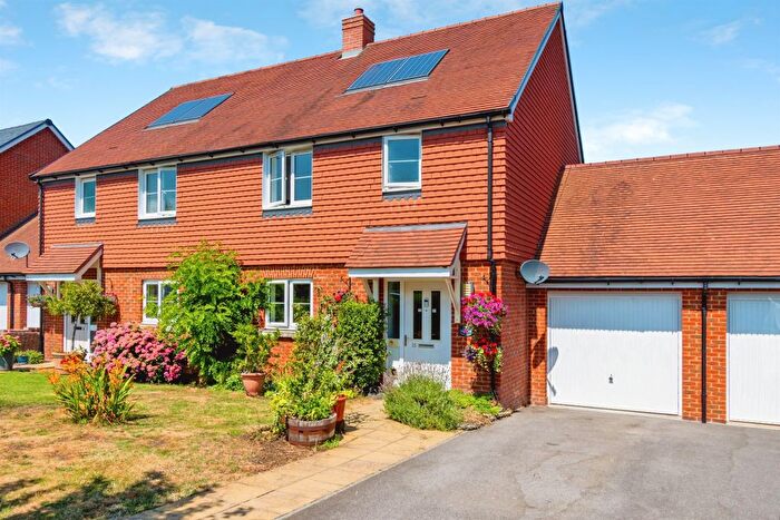 3 Bedroom Semi-Detached House For Sale In Sandy Hill Close, Waltham Chase, Southampton, SO32