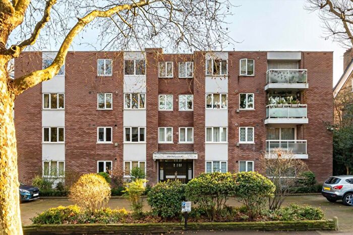 2 Bedroom Flat For Sale In Shepherds Hill, Highgate, N6